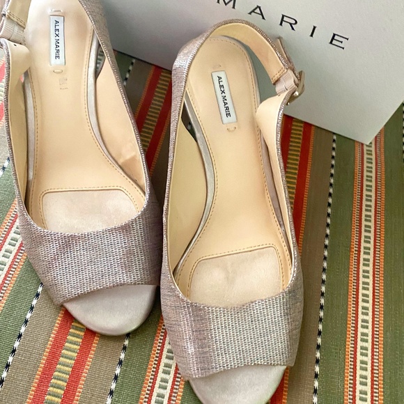 Alex Marie Gold Peep Toe Rhinestone Wedge Sandals Size 8.5 - Picture 1 of 4